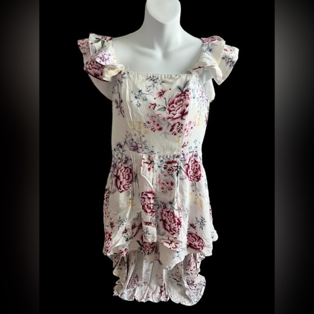 Saints + Secrets NWT Size medium‎ Luau White Floral High Low Romper